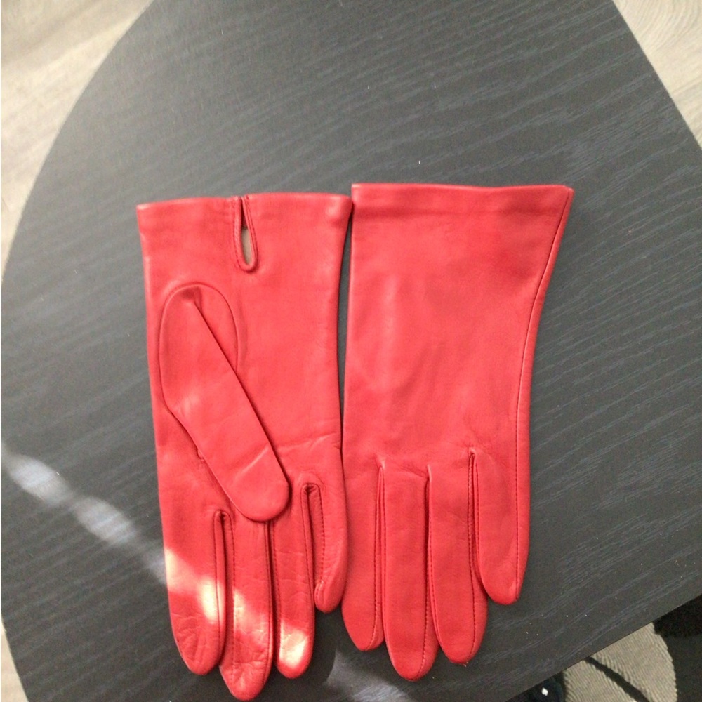 Leather gloves